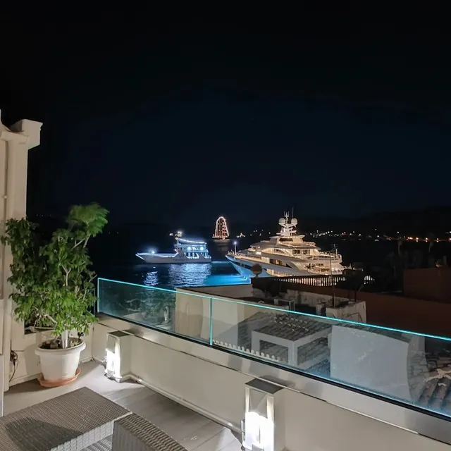 Manessi City Boutique Hotel - Breakfasts Roof Garden