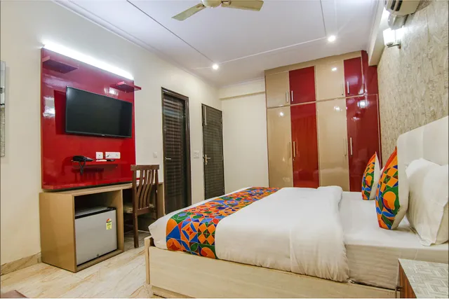 Homefort Stays Hotel & Coliving, Near Millennium City Centre, Gurugram