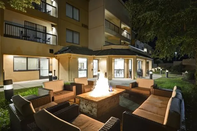 Courtyard by Marriott Dalton