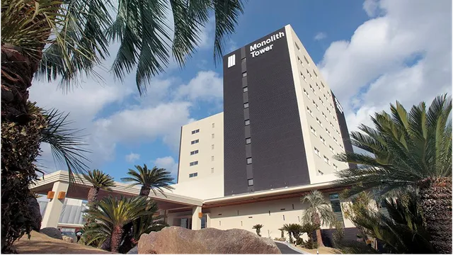 Hawaiians Monolith Tower