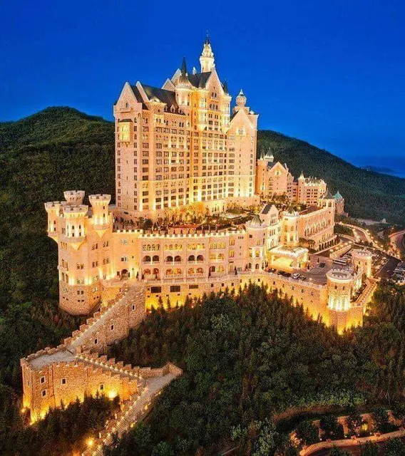 Swing and Pillows @ Hotel China Town Inn