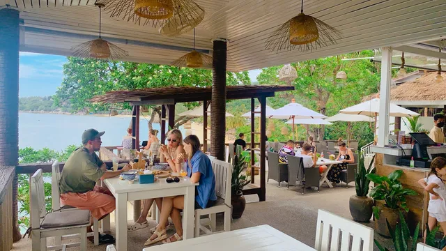 High Life Bar & Restaurant