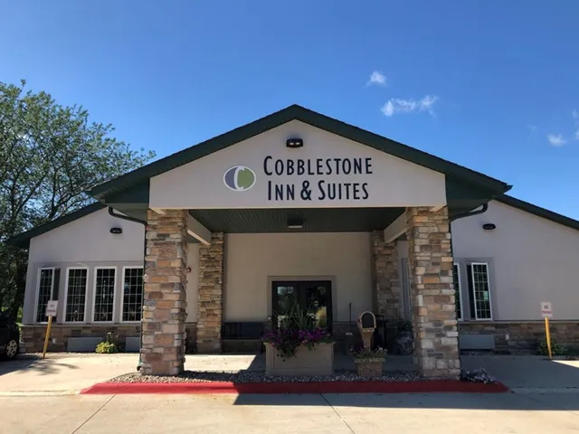 Cobblestone Inn & Suites - Denison | Majestic Hills