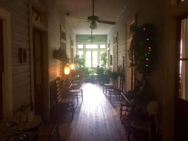 Au Bayou Teche Bed and Breakfast/ Old City Hotel