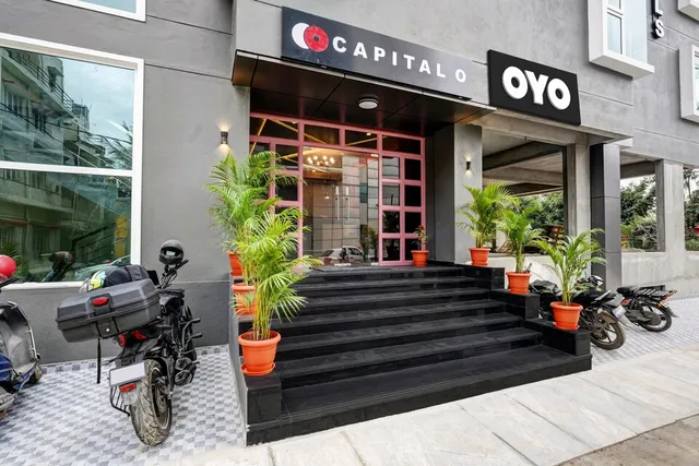 Collection O East Land Hotel