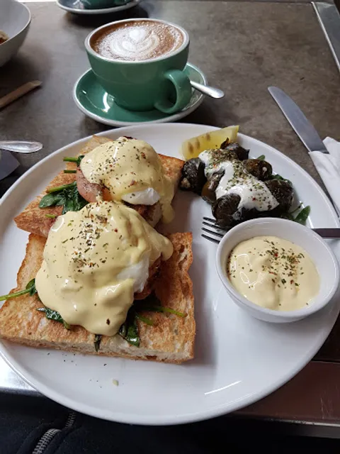 Five Sisters Cafe and Bar