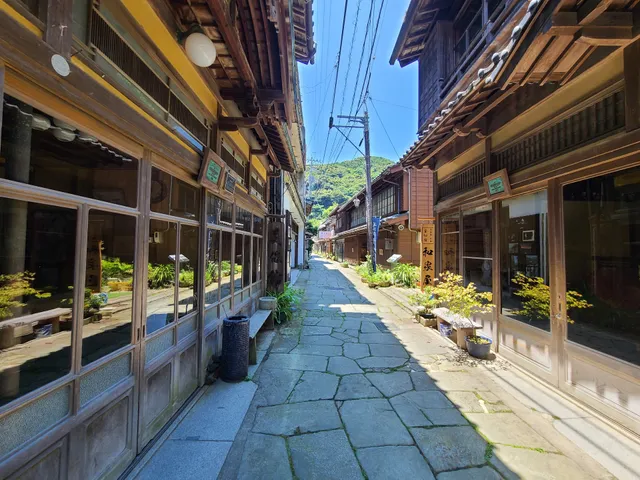 Aoishidatami-dori (Blue Cobblestone Street)