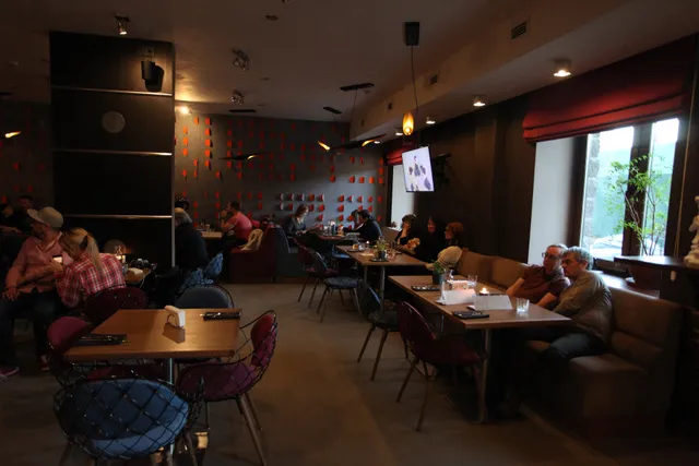 V Gorode Nizkogo Solnca