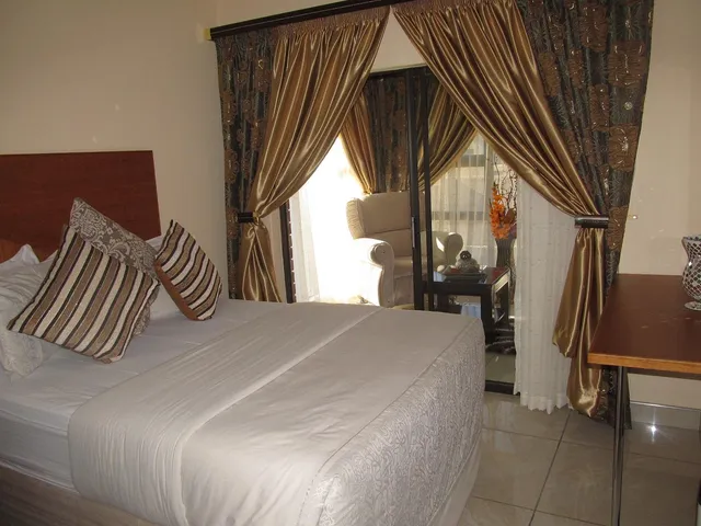Meet Mekaar Resorts - Nquthu Hotel