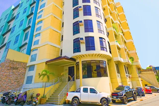 OYO 794 Regatta Residences