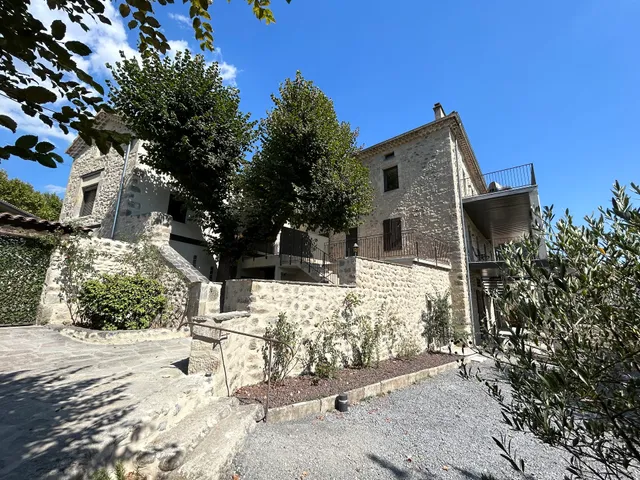 Clos des Mouliniers - Gites 5* en Ardèche - Piscine - Massages bien-être sur place