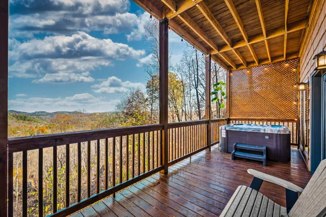 Lonesome Pine Lodge by Smoky Retreats