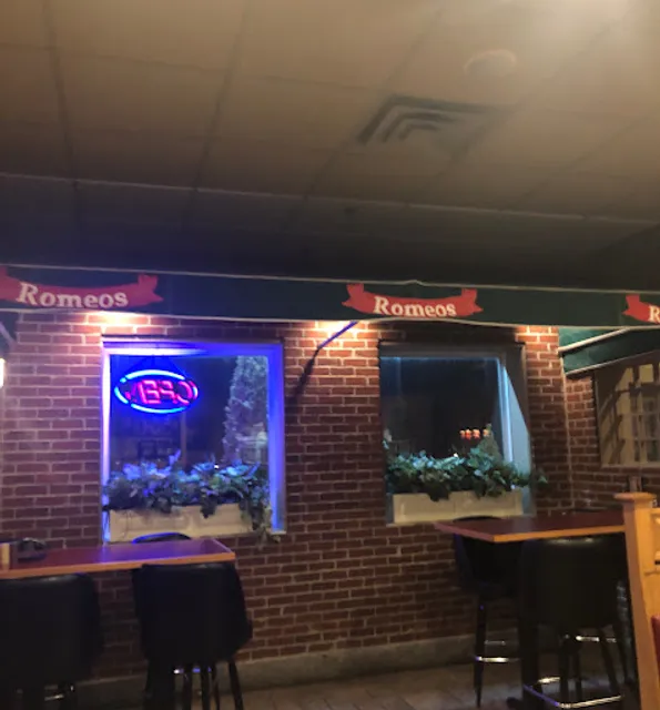 Romeos Sports Bar & Grill