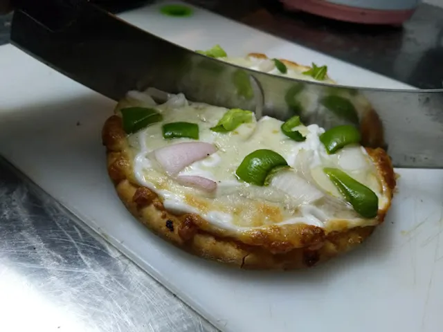 Amdavadi Chaska Chanakyapuri