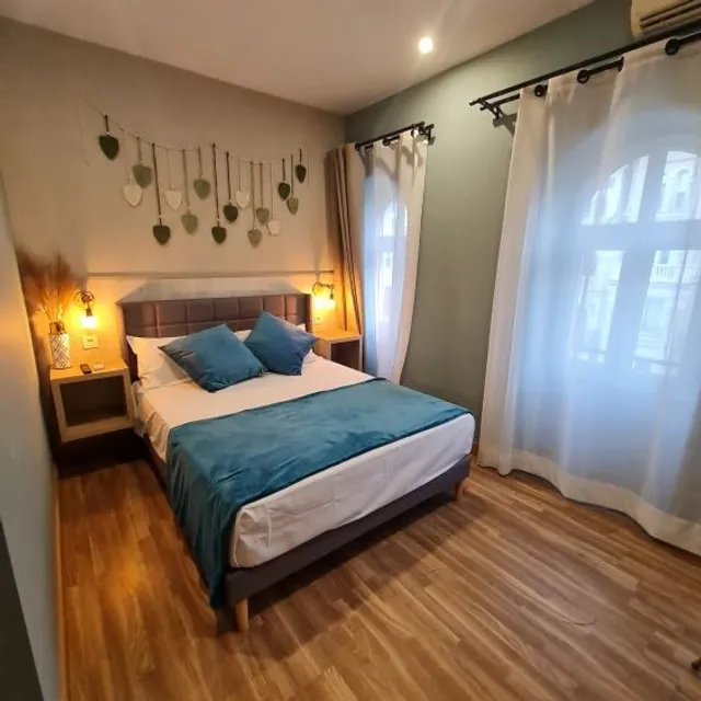 Luxury Green Madrid Hostal