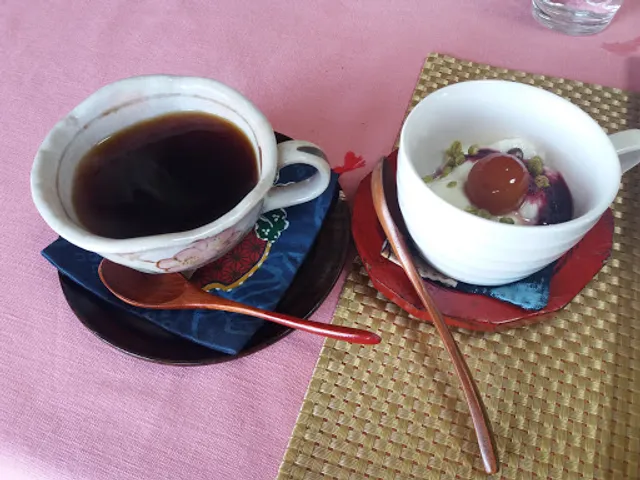CAFE MAMENCHAYA (Island's "Ka'achan" Home Roasted Coffee)