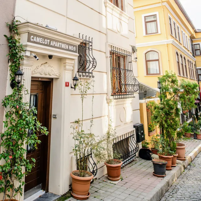 Camelot Aparts