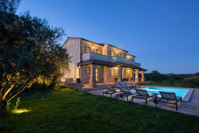 ISTARSKI DVORI 2 d.o.o.