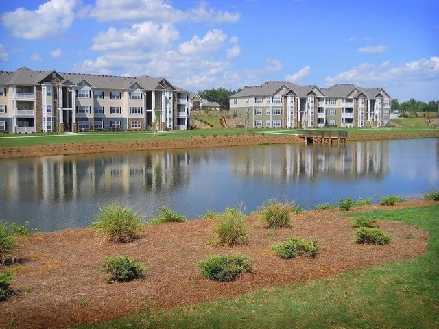 Summer Lake Apartments