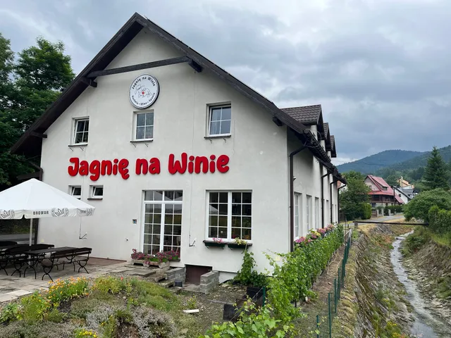 Jagnię na Winie - Restauracja i pokoje gościnne
