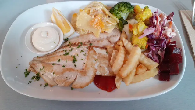 Levin Cosmopolitan Club