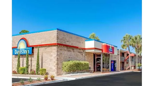 Days Inn by Wyndham Bradenton - Near the Gulf