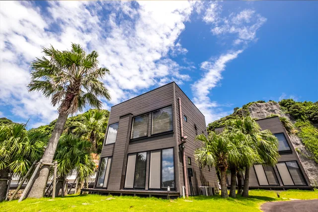 Glamping in Calm Lanai Harbor