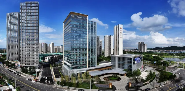 Crowne Plaza Jiangmen Binjiang, an IHG Hotel