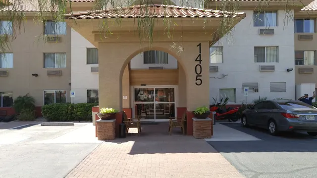 GreenTree Inn & Suites Mesa / Phoenix