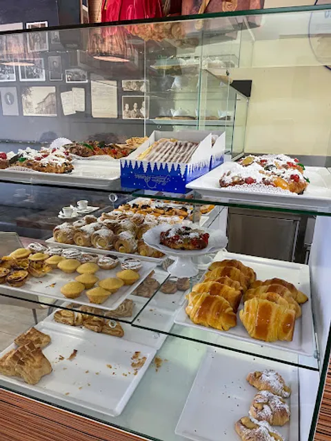 Pastelaria e Confeitaria Moura