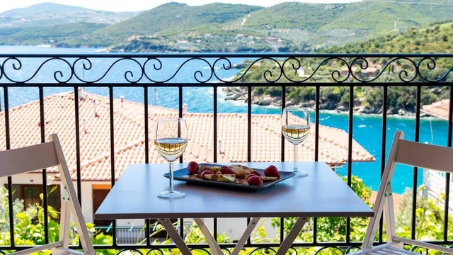 Avli Apartments & Studios