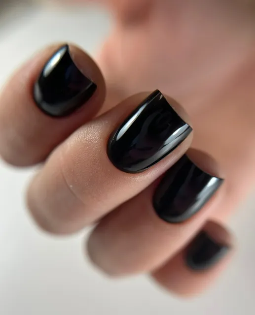 Mani Muse - Russian manicure