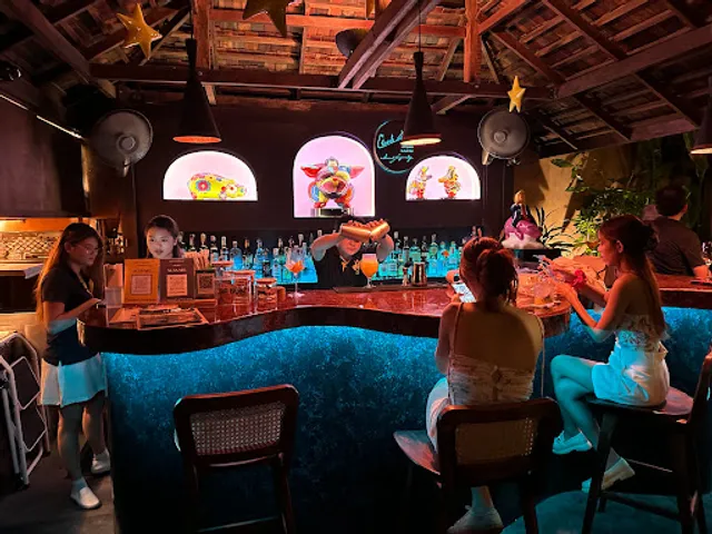 Vol de Nuit, The Hidden Bar