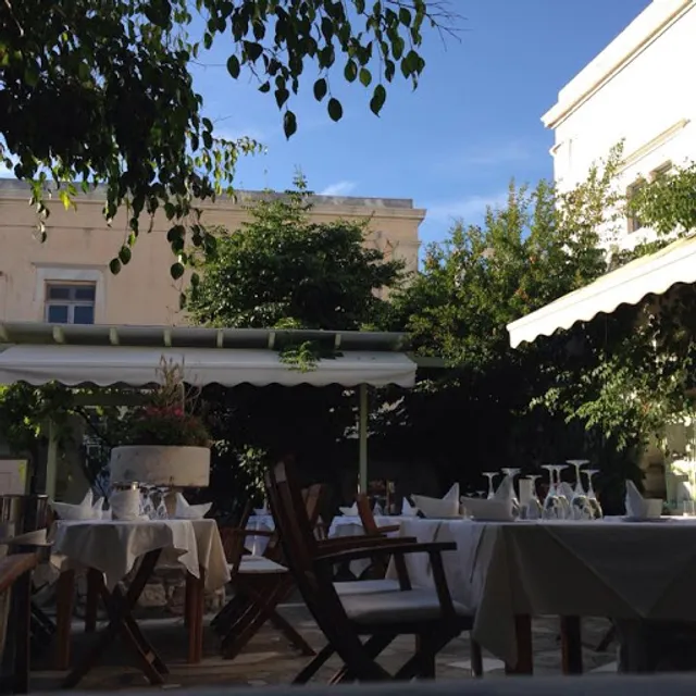DIONYSOS Garden Restaurant