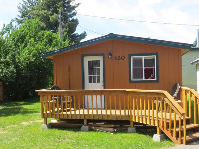 Lakeside Motel & Resort