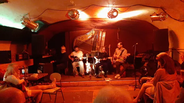 Úri Muri Brunch, Cafe, Bar, Club