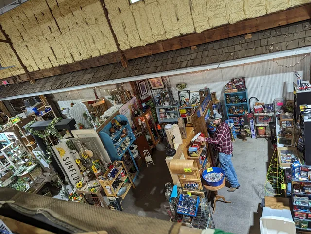 Elizabeth Street Treasures Flea Market