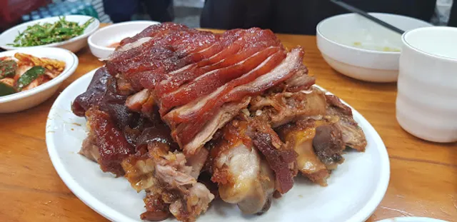 Seongsu Braised Pork Feet