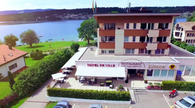 Hôtel de Ville - La Baie Du Lac