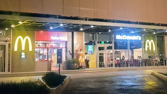 McDonald's WMall Macapagal, Coral Way, Pasay