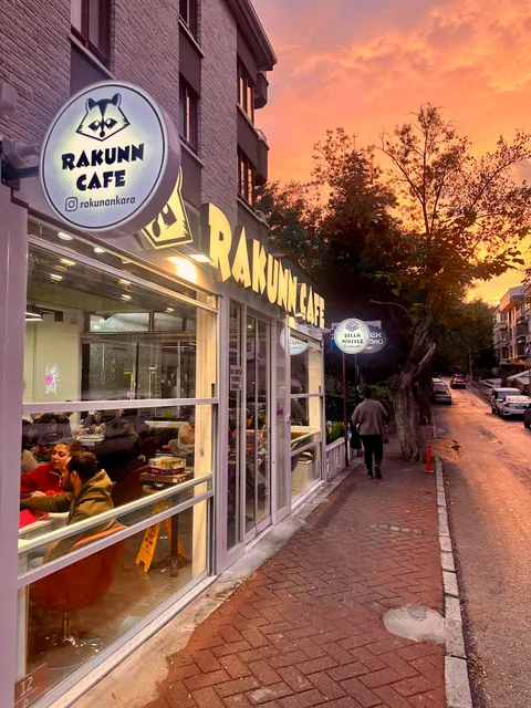 Rakunn Cafe
