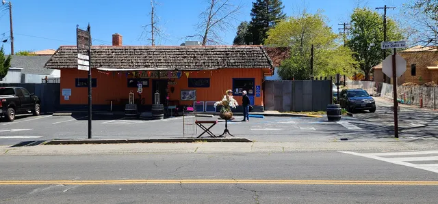 Fair Oaks Village Decor