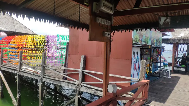 Dragon Inn (Floating Hotel)