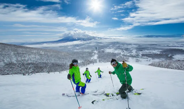 Niseko village snow school