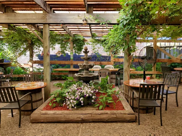 L & M Bar & Grill & Patio