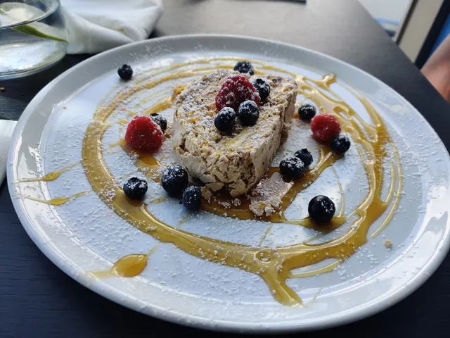 La Vista Café & Restaurant