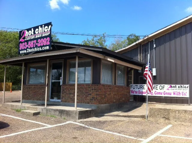 2 Hot Chics Custom Sign Shop