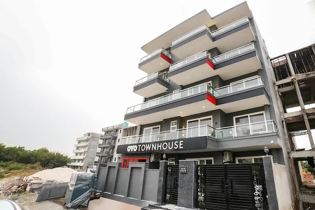 Super Townhouse Sector 46 Gurgaon Near Appu Ghar