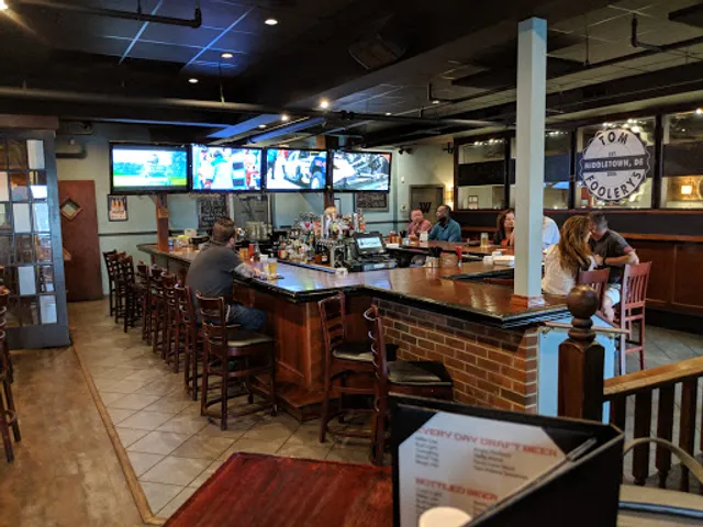 Tom Foolery's Restaurant & Bar