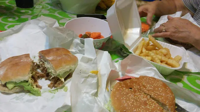 Burgers y Tortas Leo